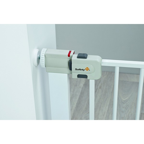 Продукт Safety 1st - Универсална метална преграда за врата – бял цвят  - 0 - BG Hlapeta