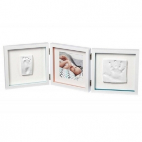 BABY ART My Baby Style Essentials - Бяла рамка за отпечатък за ръчичка и краче + снимка (бяло паспарту)