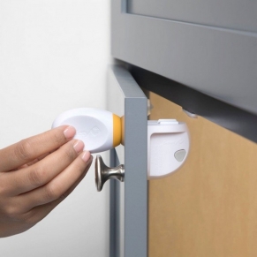SAFETY 1ST - Магнитна ключалка за шкафове (2 ключалки + 1 ключ) 12м+