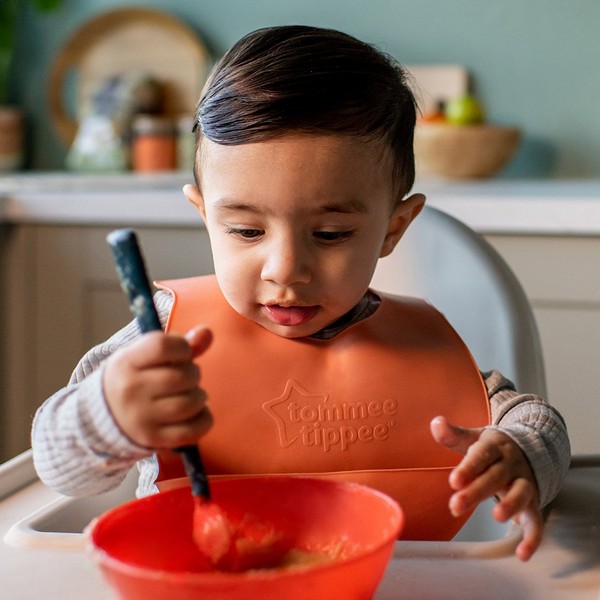 Продукт Tommee Tippee Roll n Go - Мек силиконов лигавник , навива се на компактно руло за лесно прибиране, 6м+ - 0 - BG Hlapeta