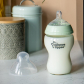 Tommee Tippee - Стъклено шише за хранене EASI VENT 250 мл 0м+ (1бр./оп) Продукт Tommee Tippee - Стъклено шише за хранене EASI VENT 250 мл 0м+ (1бр./оп) - 2 - BG Hlapeta