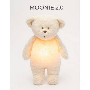 MOONIE ORGANIC 2.0 МЕЧО - Приятелче за спокоен сън от органичен памук с нощна лампа и успокояващи звуци
