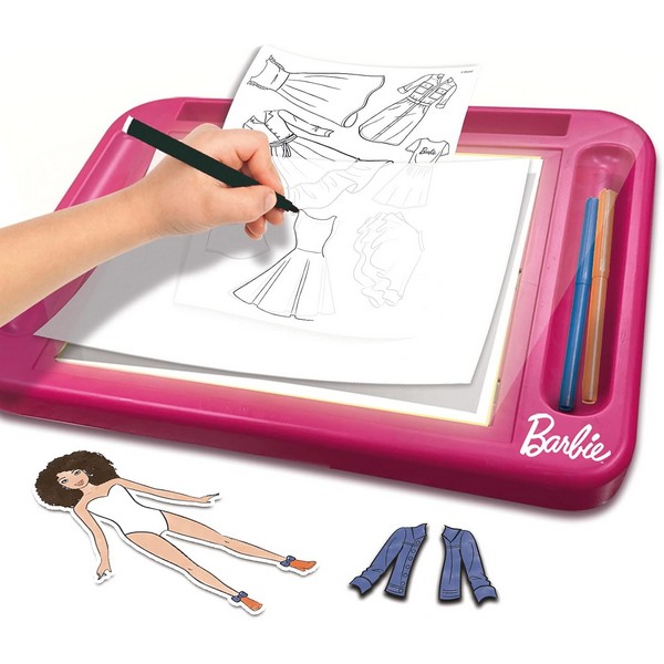 Продукт Lisciani Barbie - Училище по рисуване със светеща дъска, включена кукла Барби - 0 - BG Hlapeta