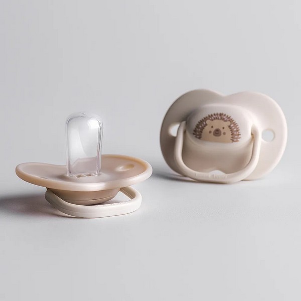 Продукт Tommee Tippee ANY TIME - Комплект от 2 бр. ортодонтични залъгалки със симетричен силиконов биберон, 0-6м, в кутия за стерилизиране - 0 - BG Hlapeta