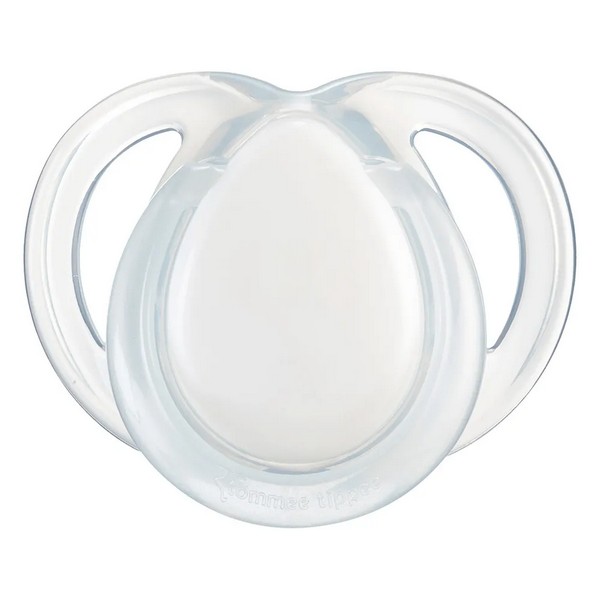 Продукт Tommee Tippee NIGHT TIME - Комплект от 2 бр. ортодонтични залъгалки със светеща в тъмното дръжка, 0-6м, в кутия за стерилизиране - 0 - BG Hlapeta