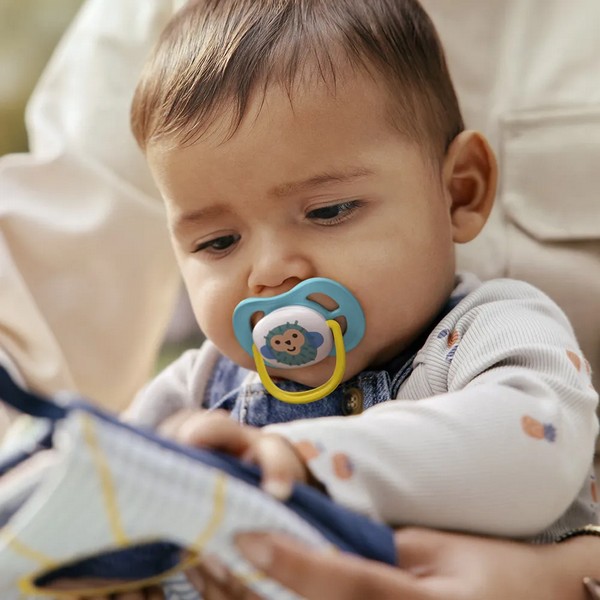 Продукт Philips AVENT Ultra Air Happy - 2 броя ортодонтски силиконови залъгалки, 6-18м, с декорация в синьо, в кутия за стерилизиране - 0 - BG Hlapeta