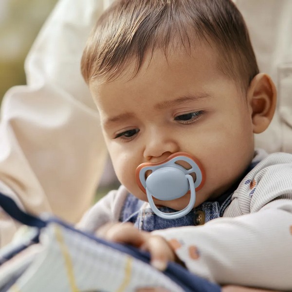 Продукт Philips AVENT Ultra Air - 2 броя ортодонтски силиконови залъгалки, 0-6м, пастелни, в кутия за стерилизиране - 0 - BG Hlapeta