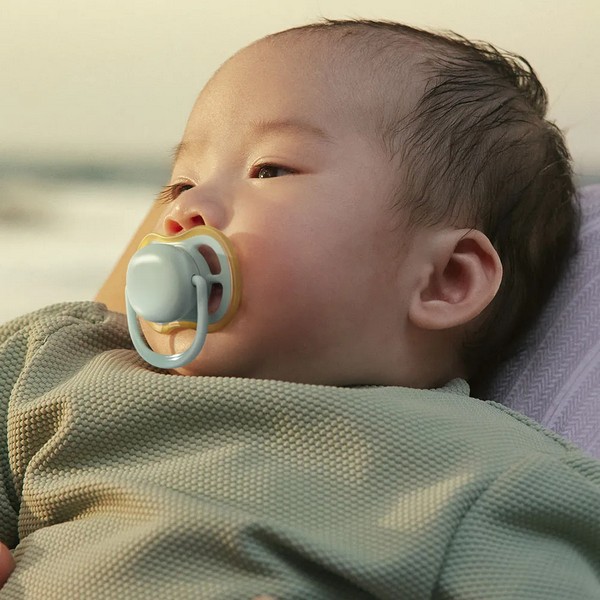 Продукт Philips AVENT Ultra Air - 2 броя ортодонтски силиконови залъгалки, 0-6м, пастелни, в кутия за стерилизиране - 0 - BG Hlapeta