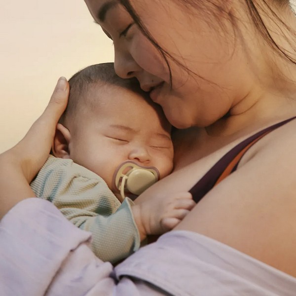 Продукт Philips AVENT Ultra Air Day and Night - 2 броя ортодонтски силиконови залъгалки, 0-6м, пастелни цветове, унисекс, в кутия за стерилизиране - 0 - BG Hlapeta