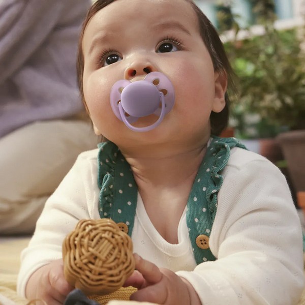 Продукт Philips AVENT Ultra Soft - Комплект от 2 броя ортодонтични силиконови залъгалки, в кутия за стерилизиране, plant-based - 0 - BG Hlapeta