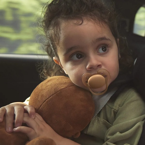 Продукт Philips AVENT Ultra Soft - Комплект от 2 броя ортодонтични силиконови залъгалки, в кутия за стерилизиране, plant-based - 0 - BG Hlapeta