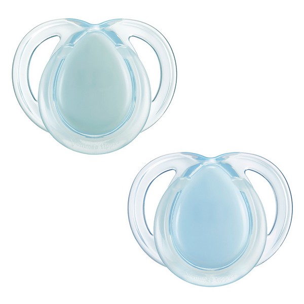 Продукт Tommee Tippee NIGHT TIME - Комплект от 2 бр. ортодонтични залъгалки със светеща в тъмното дръжка, 0-6м, в кутия за стерилизиране - 0 - BG Hlapeta