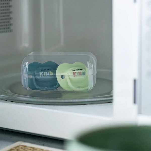 Продукт Tommee Tippee ANY TIME - Комплект от 2 бр. ортодонтични залъгалки със симетричен силиконов биберон, 6-18м, в кутия за стерилизиране - 0 - BG Hlapeta