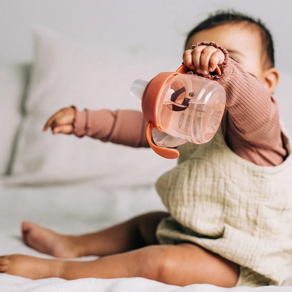 Продукт Tommee Tippee Soft Spout - Неразливаща се чаша с мек накрайник с антибактериална технология BACSHIELD, с дръжки, 150 мл, 4м+ - 0 - BG Hlapeta