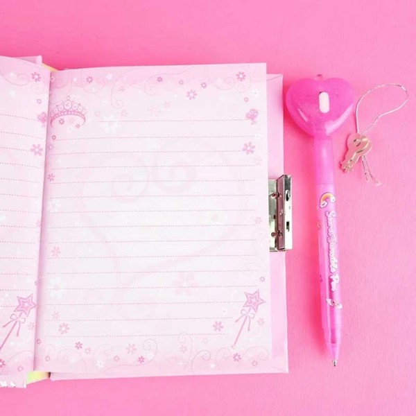 Продукт Robe Toy - Комплект дневник с ключове, UV химикалка с тайно мастило, стикери, камъчета и почистваща лента - 0 - BG Hlapeta