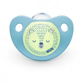 NUK NIGHT/DAY - биберон залъгалка силикон 18-36м., светеща + кутийка за съхранение и стерилизация в микровълнова NUK NIGHT/DAY - биберон залъгалка силикон 18-36м., светеща + кутийка за съхранение и стерилизация в микровълнова