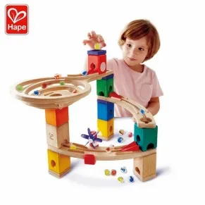 Hape - Дървена писта с топчета Надпревара до финала 