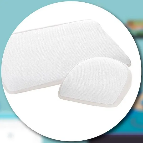 AirCuddle BREEZE MED антирефлуксна възглавница за кошара с непромокаем протектор - 59/39 см