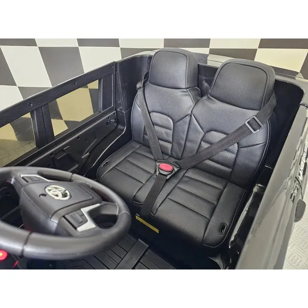 Продукт Акумулаторен джип Toyota Land Cruiser Police 12V, с меки гуми и кожена седалка - 0 - BG Hlapeta